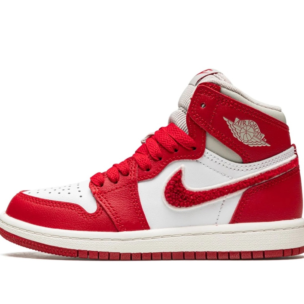 Jordan 1 Retro High OG “Newstalgia Chenille” Size 3Y